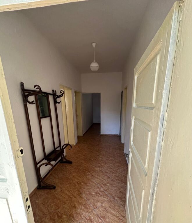 Jepet me qera shtepia 1+1 , Zogu i Zi prane Kryqit te Kuq 400 mije leke