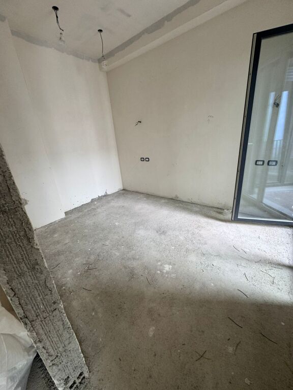 SHITET APARTAMENT 1+1 RRUGA E KAVAJES