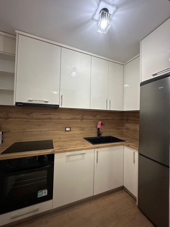 🏡 Shitet Apartament 1+1 – Rruga Irfan Tomini