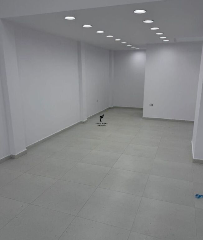 SHOP FOR RENT 55 M2 5 MAY 90,000 LEKE FH-72493