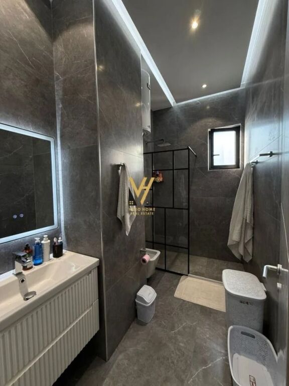 PENTHOUSE 2+1+2+BLK IN AFFITTO A QESARAKE, DAJT 1.000 EURO