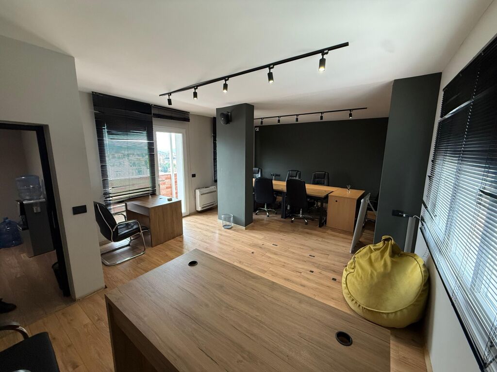 🏢 Ambient Zyrash me Qira në Lokacion Strategjik