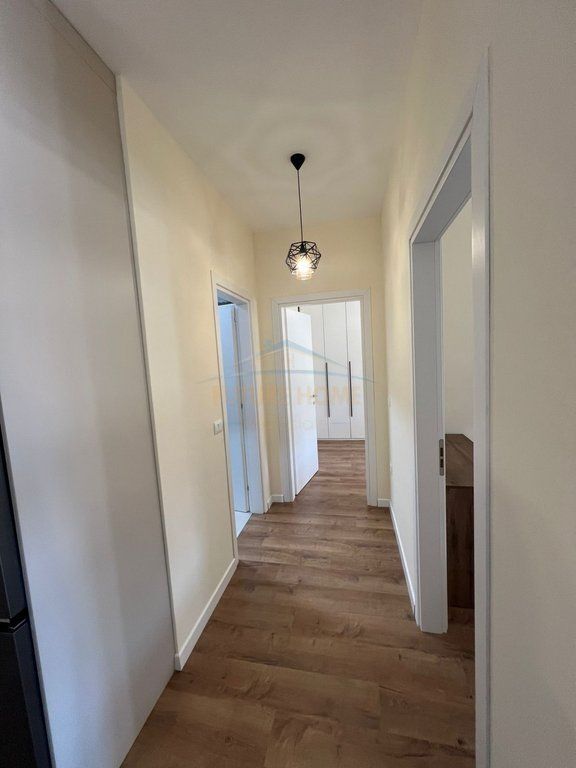 Qera Apartament 2+1+2+Post në Rrugen 5 Maj.