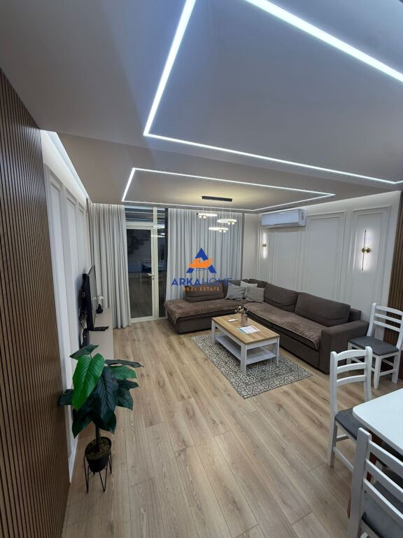 VENDESI DUPLEX 2+1+BALCONE "PIAZZA SKENDERBEJ" 550.000 EURO