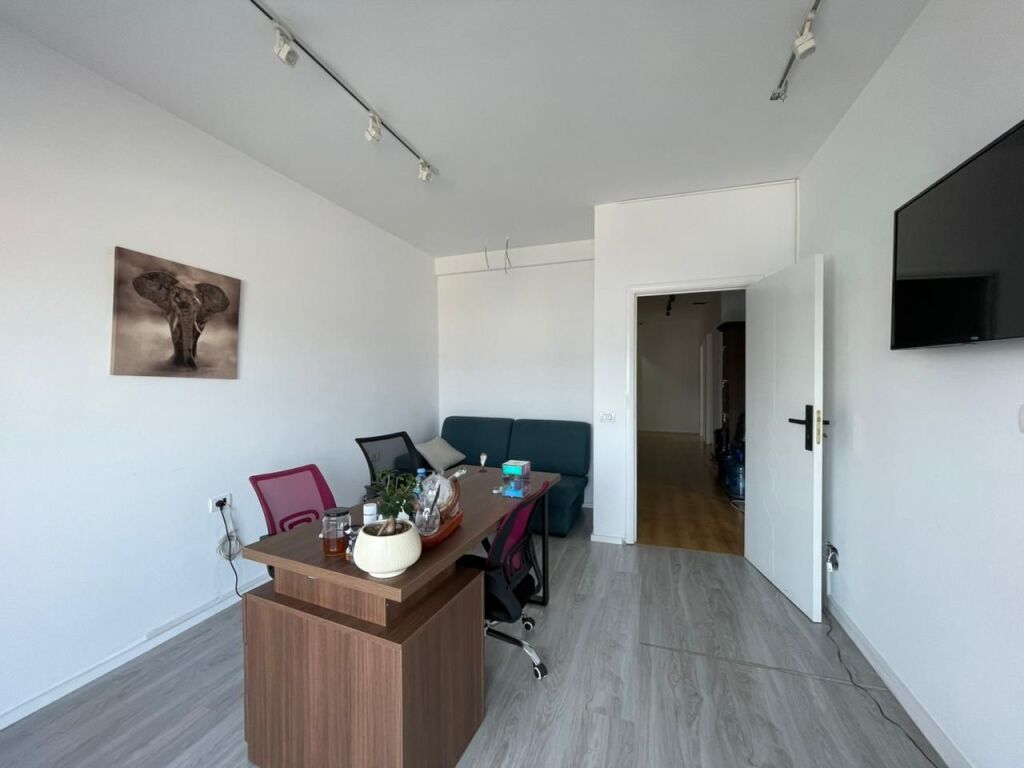 AMBIENT PER QERA TE KRISTAL CENTER