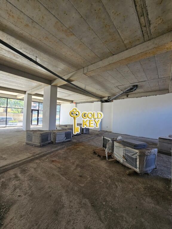 🏢 Locale in Affitto – Posizione Super sulla Spiaggia, Durrës!