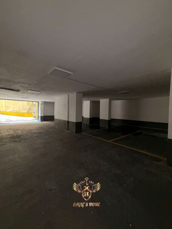 🏡 FOR SALE 8 PARKING SPACES PRIVATE ENTRANCE