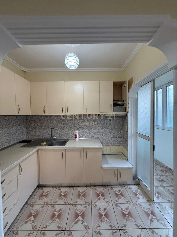 RRUGA IRFAN TOMINI, APARTAMENT 1+1 PER SHITJE !