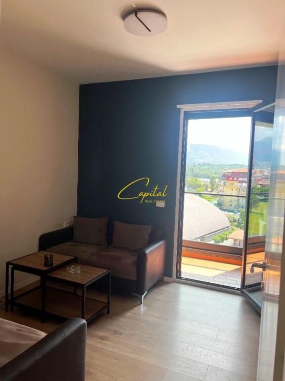 ZYRE ME QIRA 100 M2 KOMUNA E PARISIT 1.100 EURO