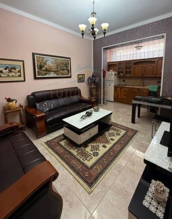 Affitto, Appartamento 2+1, Vasil Shanto, Tirana.