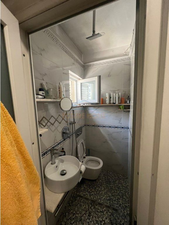 Apartment 3+1+2+Storage for sale, Komuna e Parisit.