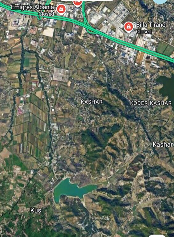 Shitet Toke 1000 m2 ne Kashar prane liqenit te Kusit.