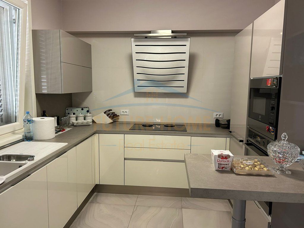 Appartamento 3+1+3+ 2 garage in vendita Kodra e Diellit 1