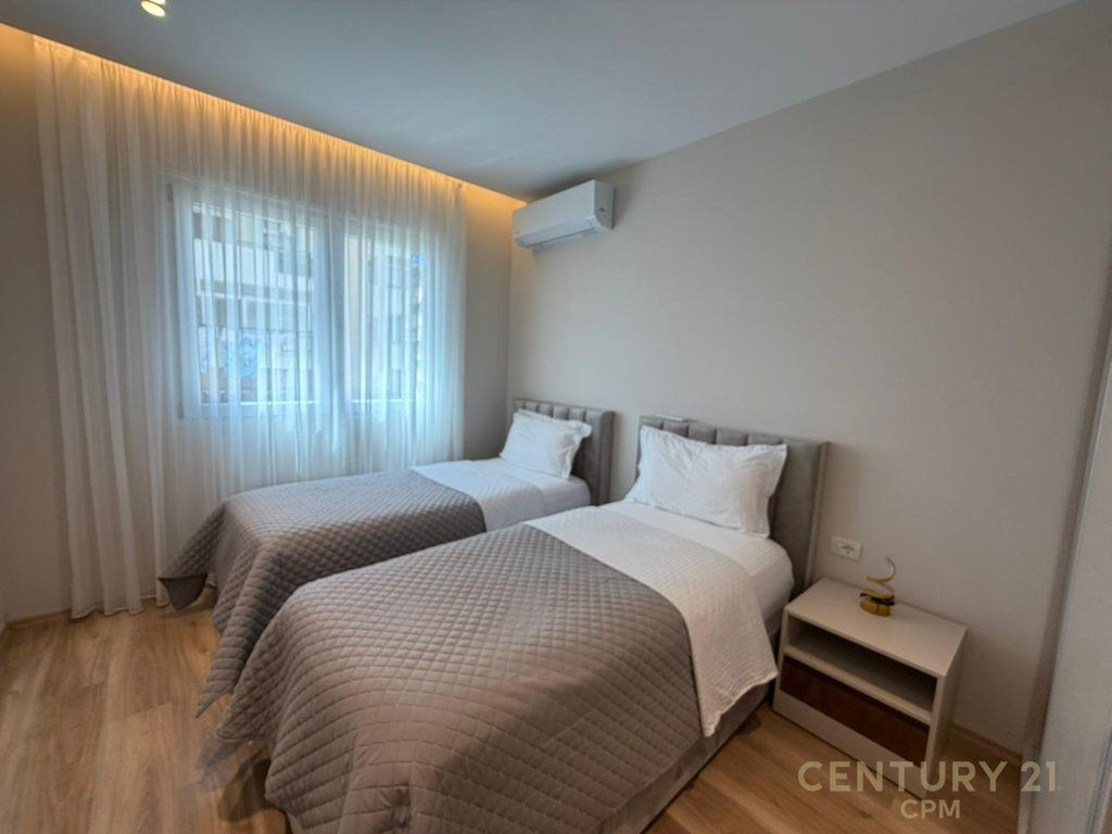 Apartment 2+1+2 for rent at Pazari i Ri