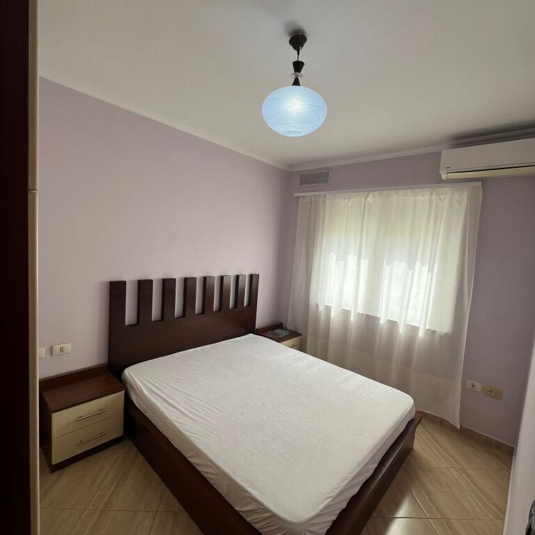 Apartament 1+1 me qira – Rruga e Dibrës, pranë Fakultetit të Mjekësisë !