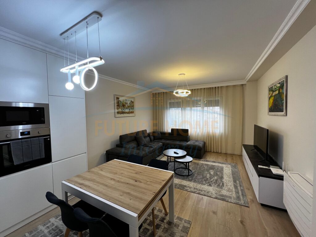 Affitto, Appartamento 2+1+3, Nuovo Mercato, Tirana.