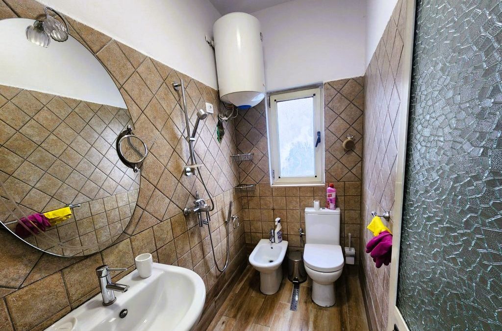 Apartament me qira 1+1 tek Rruga Kavajes!