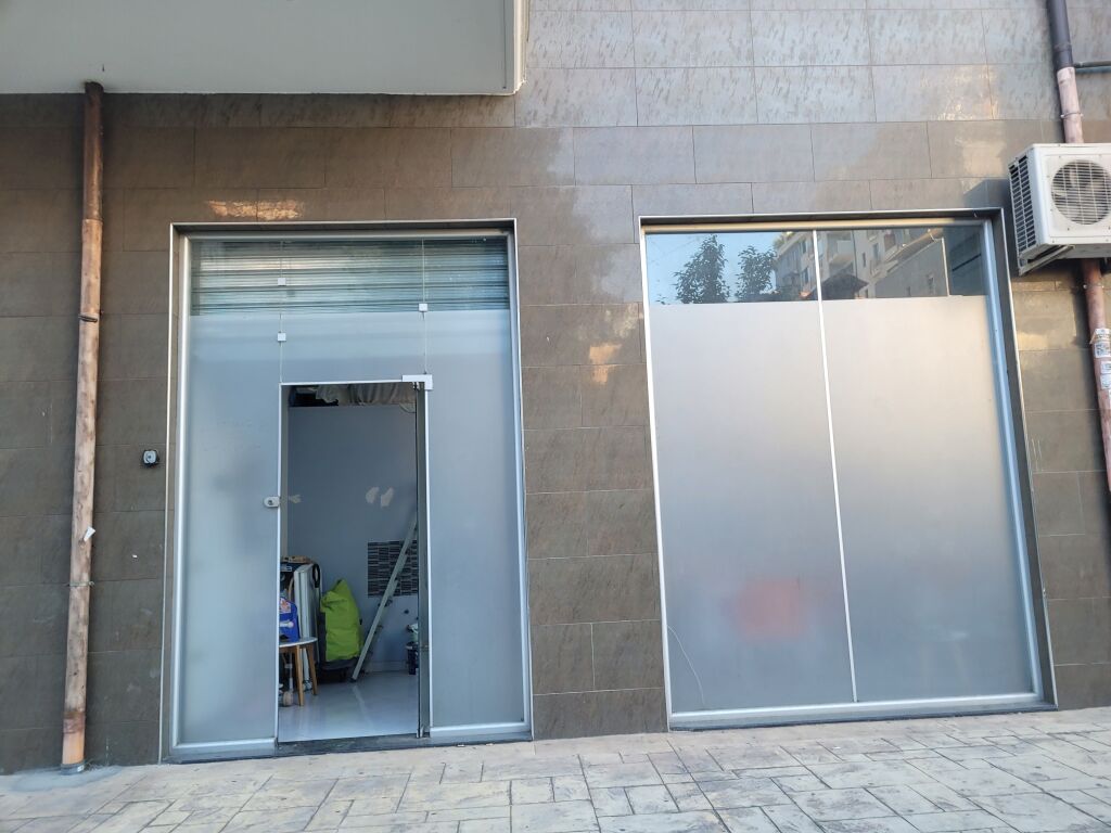 Service unit for sale behind Hotel Mondial  
