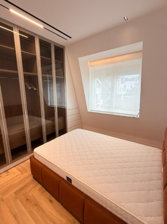 JEPET APARTAMENT LUKSOZ 2+1+2 ME QIRA – Pranë TEG