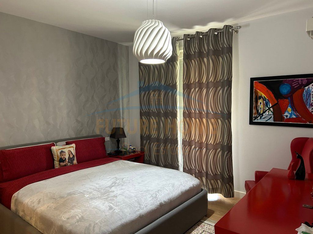 Appartamento 3+1+3+ 2 garage in vendita Kodra e Diellit 1