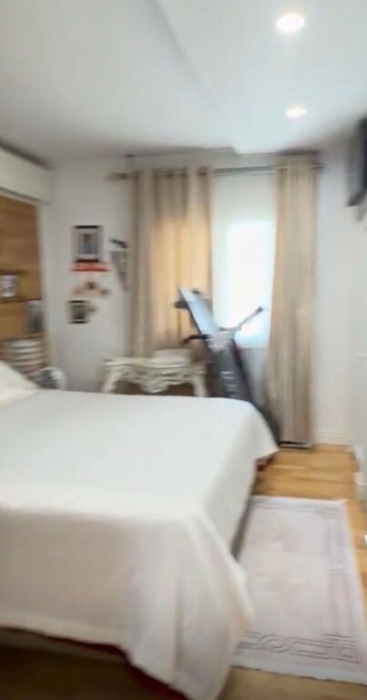 Apartment 3+1+2+Storage for sale, Commune of Paris.