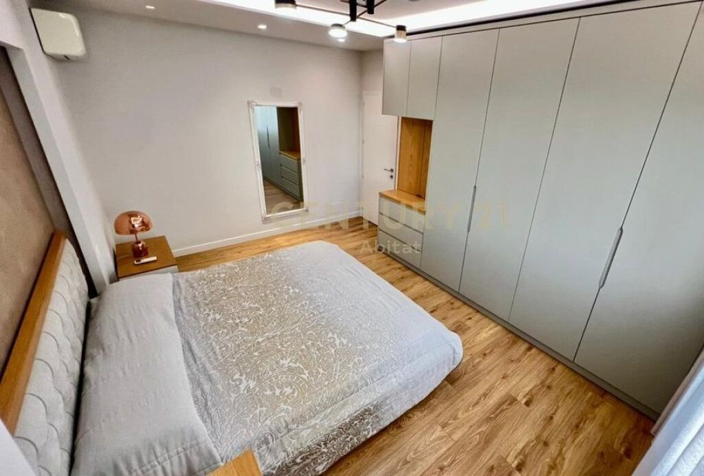 Apartament 2+1+2 ne shitje tek Komuna e Parisit