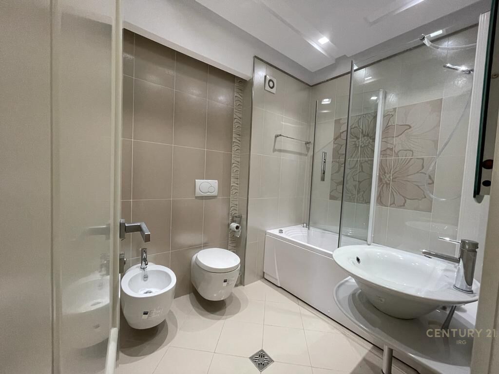 LUXURY APARTMENT 3+1+2 WITH PARKING SPACE FOR RENT, Ambasador 2