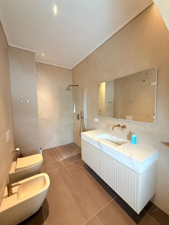 APARTAMENT LUKSOZ ME QIRA 2+1 TE REZIDENCA PRANE TEG