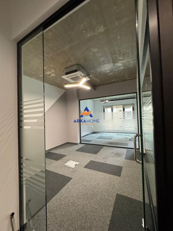 JEPET ZYRE ME QERA 110M2 "RESDINCA VIRIDARIO, RRUGA KOSOVARËVE" 2000 EURO