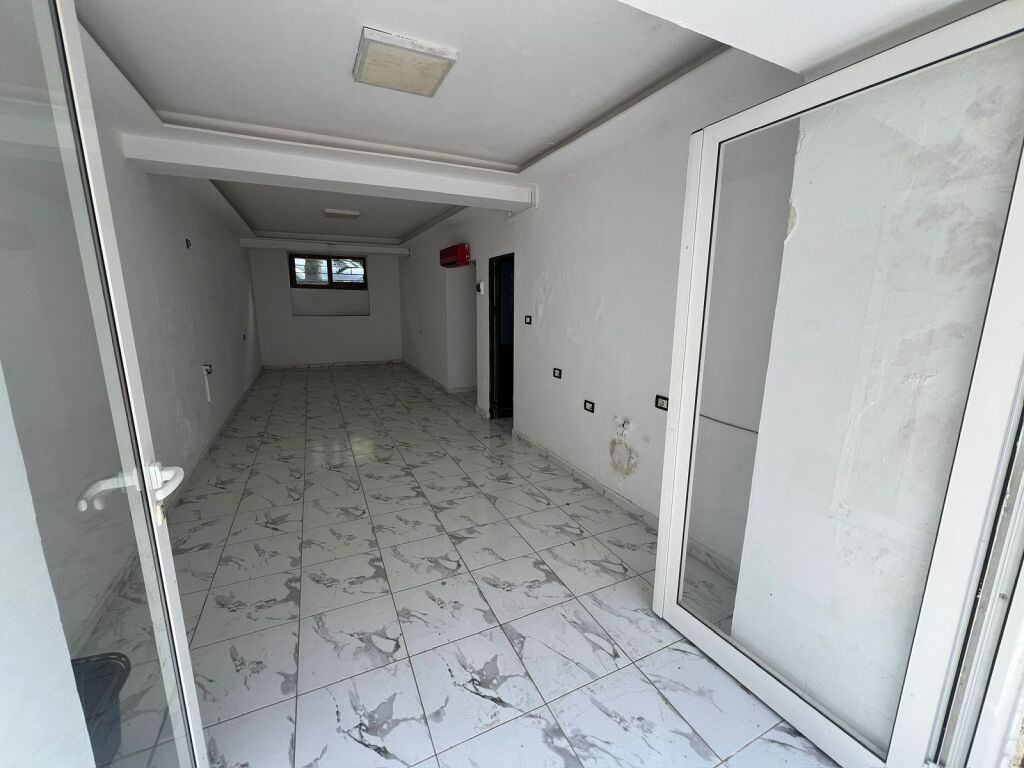 Locale in affitto vicino alla Scuola Unita