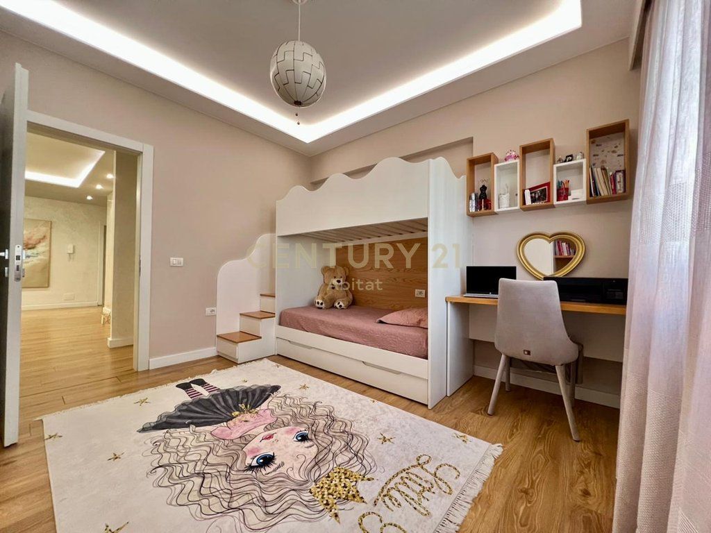 Apartment 2+1+2+Parking Space for sale in Komuna e Parisit
