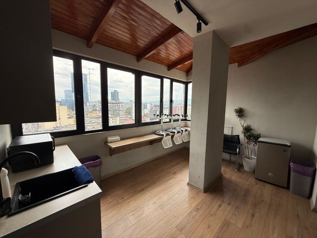 🏢 Ambient Zyrash me Qira në Lokacion Strategjik