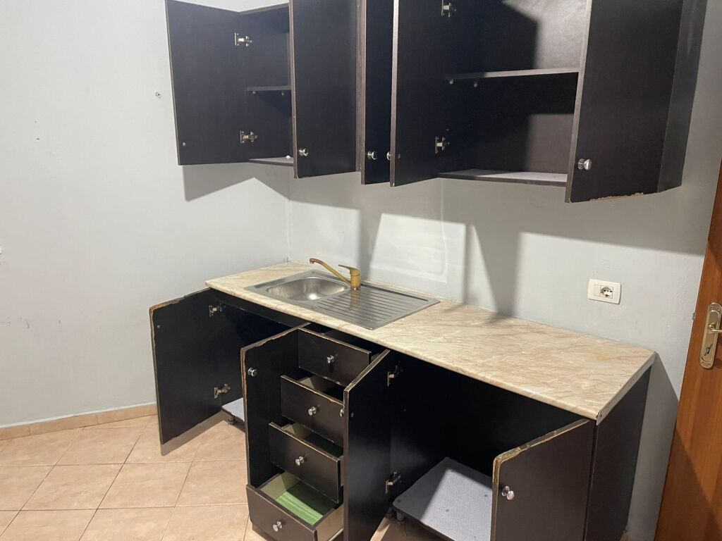 Appartamento 1+1 in affitto a Yzberish, 300 mila lek