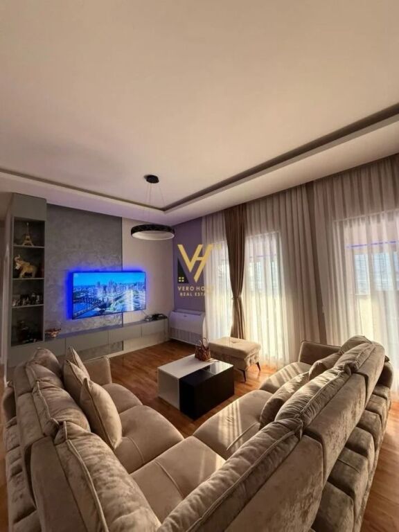 PENTHOUSE 2+1+2+BLK IN AFFITTO A QESARAKE, DAJT 1.000 EURO