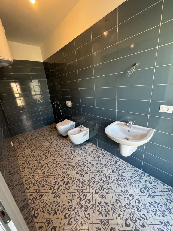 Business Premises 1+1 for rent, Dritan Hoxha street Aura Complex 500 thousand leke