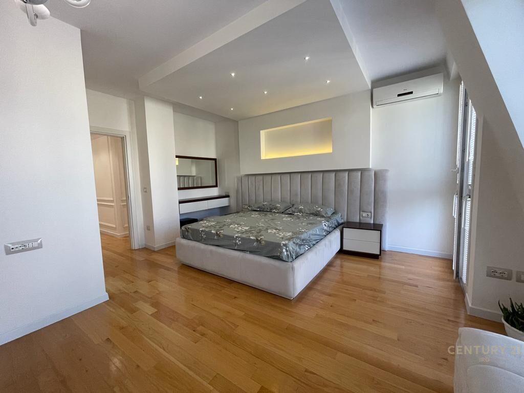 LUXURY APARTMENT 3+1+2 WITH PARKING SPACE FOR RENT, Ambasador 2