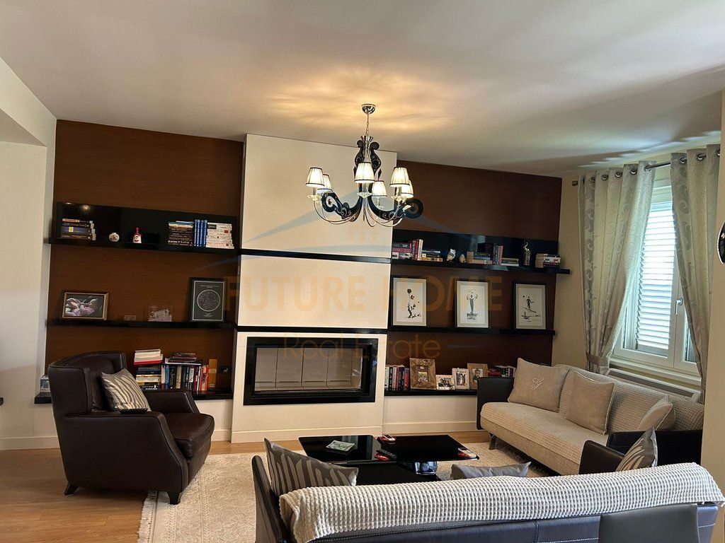 Appartamento 3+1+3+ 2 garage in vendita Kodra e Diellit 1