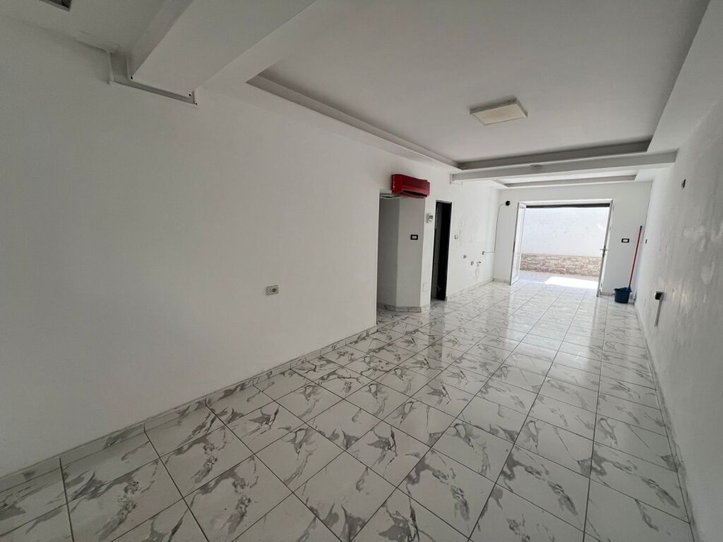 Locale in affitto vicino alla Scuola Unita