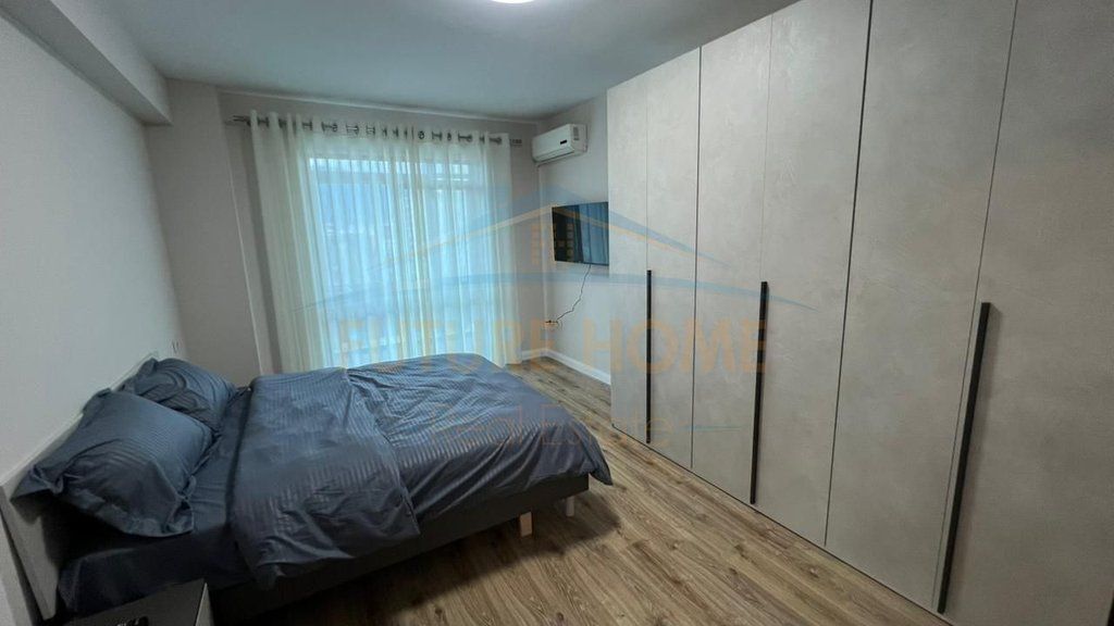 Shitet, Apartament 2+1+2, Stacioni i Trenit, Tiranë