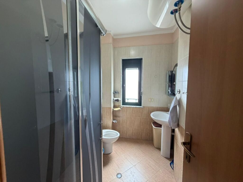 Shitet Apartament 3+1+2+2