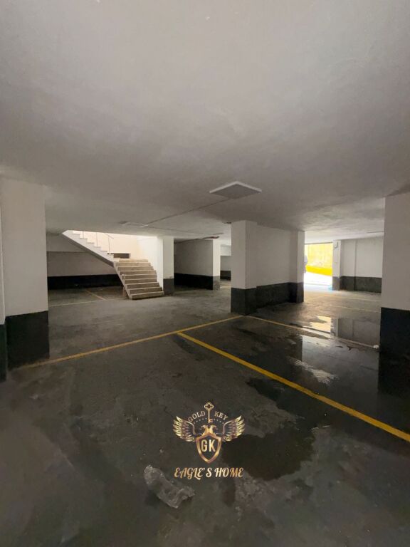 🏡 FOR SALE 8 PARKING SPACES PRIVATE ENTRANCE