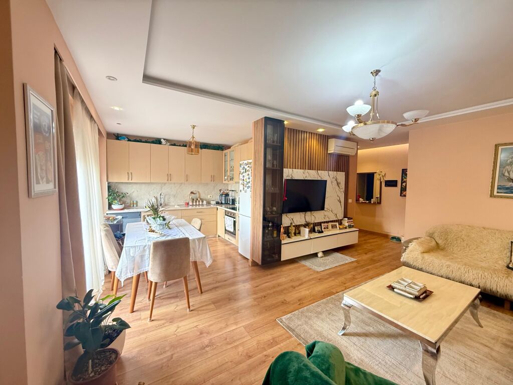 Shitet apartament 3+1+2 Kopshti Botanik