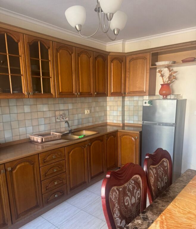 For rent Apartment 1+1, Kongresi Manastirit street near Hospital 5 opposite Pediatrics 400 thousand lek