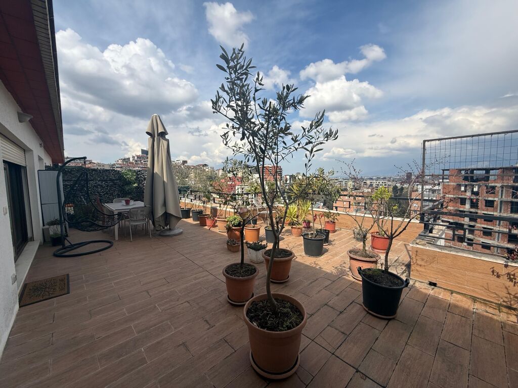 Shitet apartament 3+1+2 Kopshti Botanik