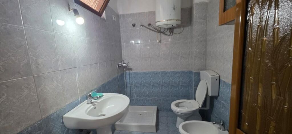 Vendesi in vendita 1+1 a Kombinat