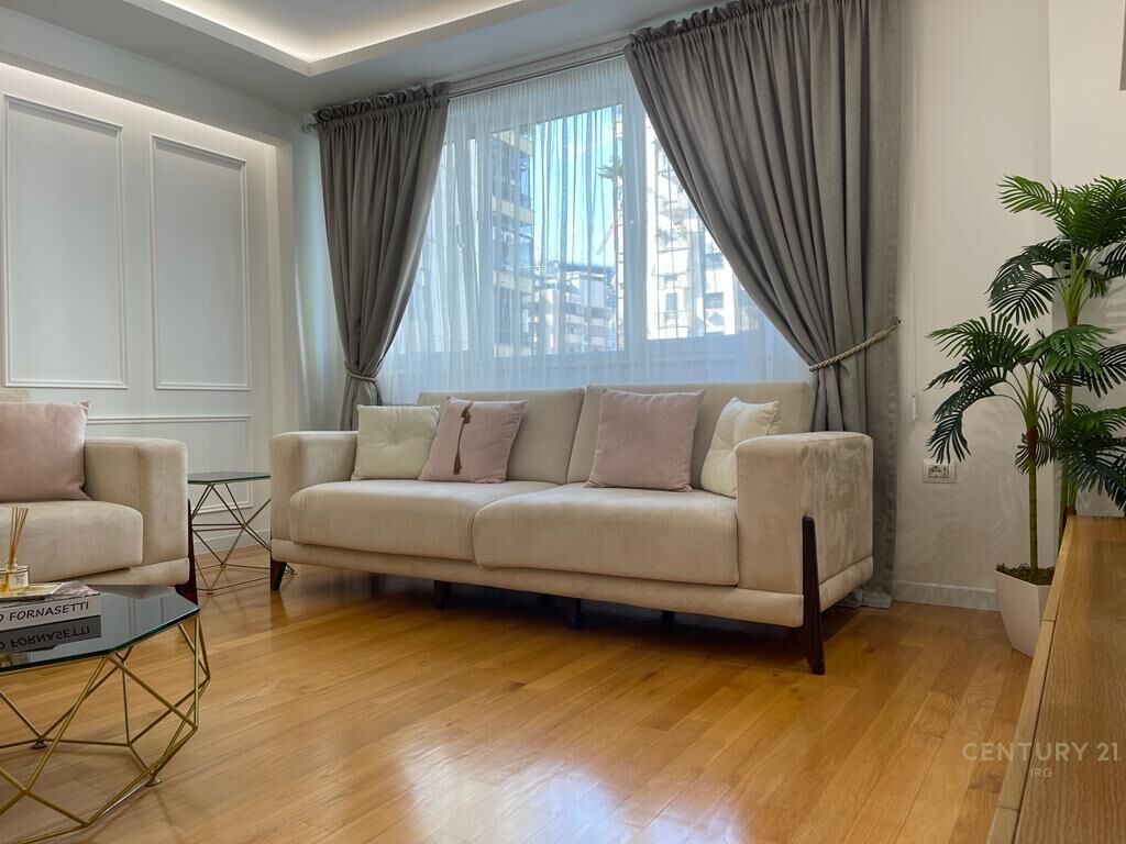 LUXURY APARTMENT 3+1+2 WITH PARKING SPACE FOR RENT, Ambasador 2
