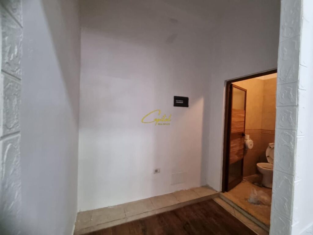 LOCALE COMMERCIALE IN AFFITTO 50 M2 MYSLYM SHYRI 60.000 LEKE