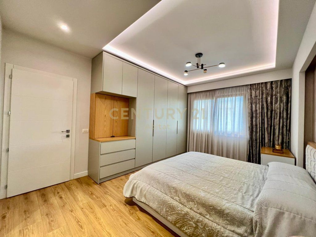 Apartment 2+1+2+Parking Space for sale in Komuna e Parisit