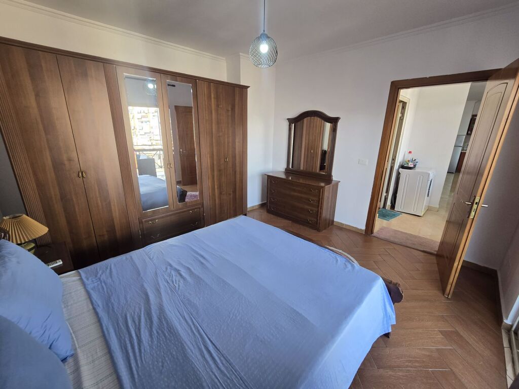 JEPET APARTAMENT ME QERA 2+1 RRUGA E BARRIKADAVE