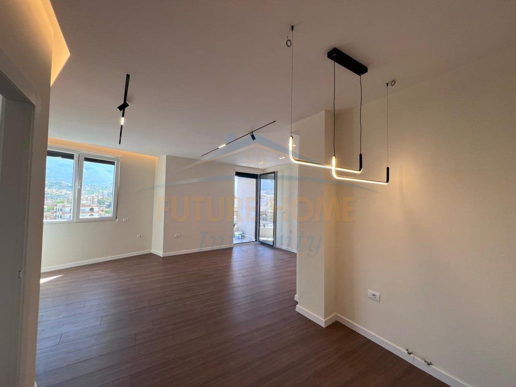 Shitet, Apartament 2+1+Post Parkimi, Brryli, Tiranë.